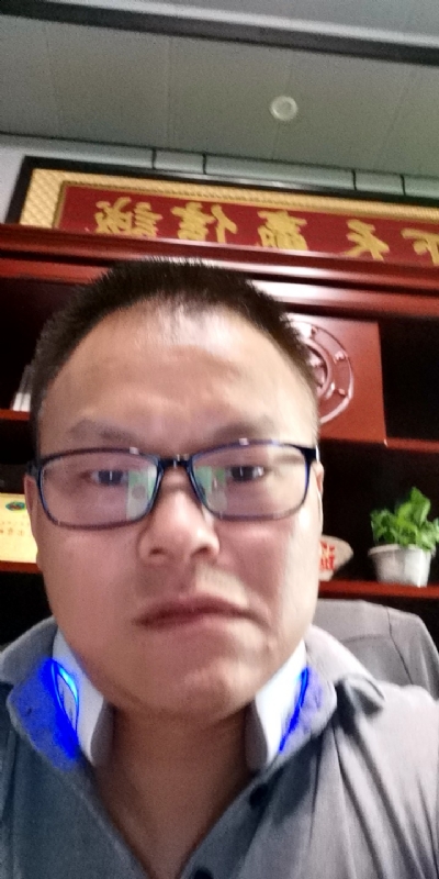 模具工匠的第一张照片--无锡王婆说媒